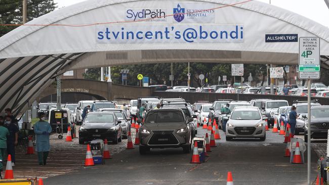 The Bondi testing clinic once again causing traffic issues with lines back up the hill towards Dover heights. Picture: John Grainger