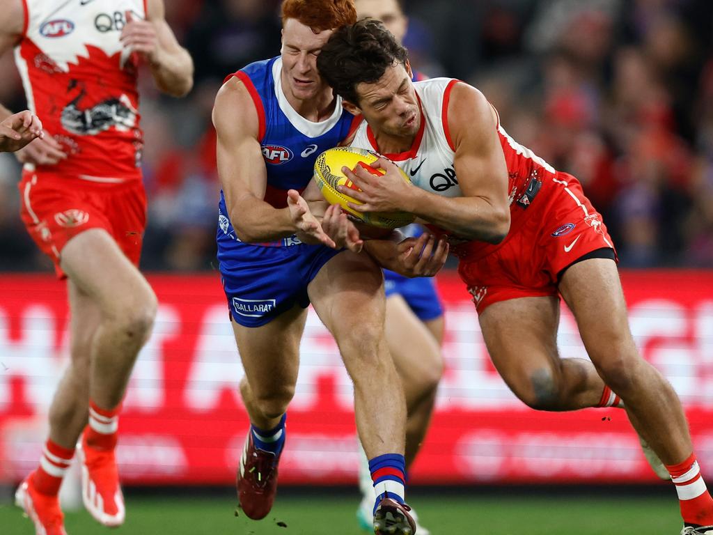 Ed Richards collides with Oliver Florent. Picture: Michael Willson/AFL Photos via Getty Images