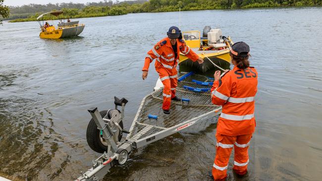 SES crews launch boats at Rocky Point to evacuate residents in Baffle Creek. Picture: AAP Image/Paul Beutel