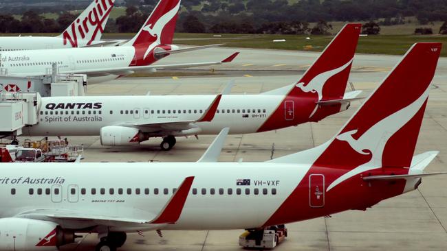 QANTAS & Virgin Australia aircraft at Melbourne airport