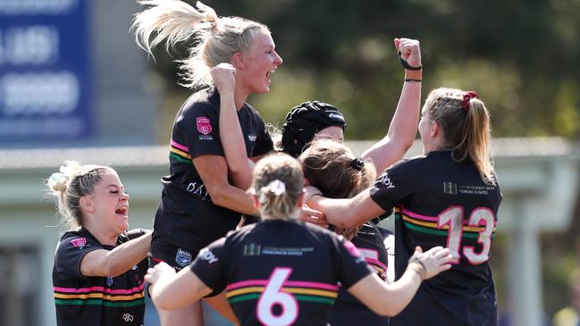 Berkeley Vale came from behind to defeat The Entrance in a women’s tackle thriller. Picture: Sue Graham