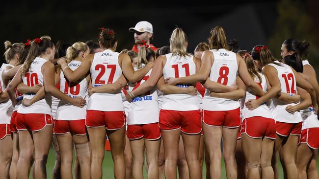 MELBOURNE, AUSTRALIA - OCTOBER 02: Sydney huddle before the second half during the round six AFLW match between Essendon Bombers and Sydney Swans at Mission Whitten Oval, on October 02, 2024, in Melbourne, Australia. (Photo by Darrian Traynor/Getty Images)