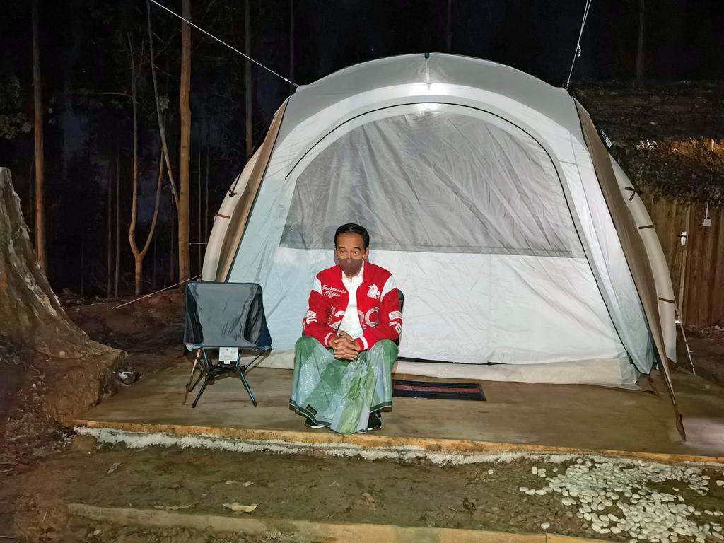 President Joko Widodo camped out in a tent as he and his entourage camp at a ground in Penajam Paser Utara, where the government plans to move its capital from Jakarta to East Kalimantan.