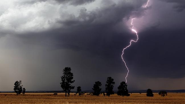 The US NOAA Climate Prediction Centre says El Nino’s stranglehold on Australia’s predicted rainfall will loosen in late Autumn to early winter next year.