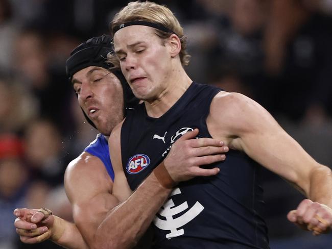 MELBOURNE, AUSTRALIA - JULY 21:  Tom De Koning of the Blues kicks the ball during the round 19 AFL match between Carlton Blues and North Melbourne Kangaroos at Marvel Stadium, on July 21, 2024, in Melbourne, Australia. (Photo by Darrian Traynor/Getty Images)