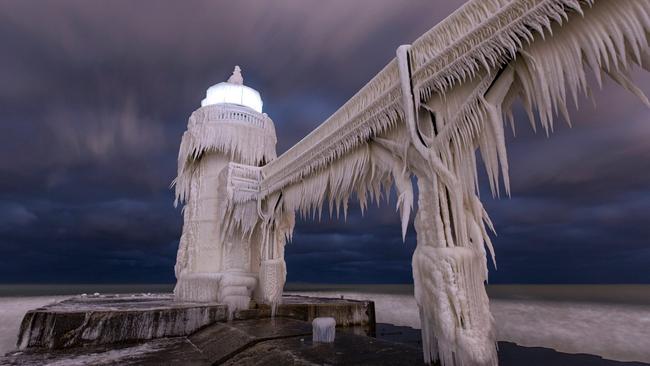 Polar vortex: incredible photos of frozen lighthouse in Michigan | USA ...