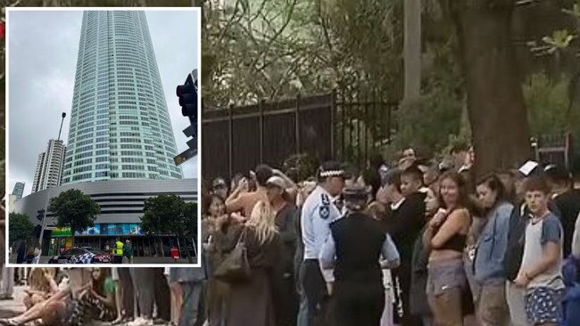 Hundreds of people have been evacuated from the Q1 high rise on the Gold Coast following a fire.