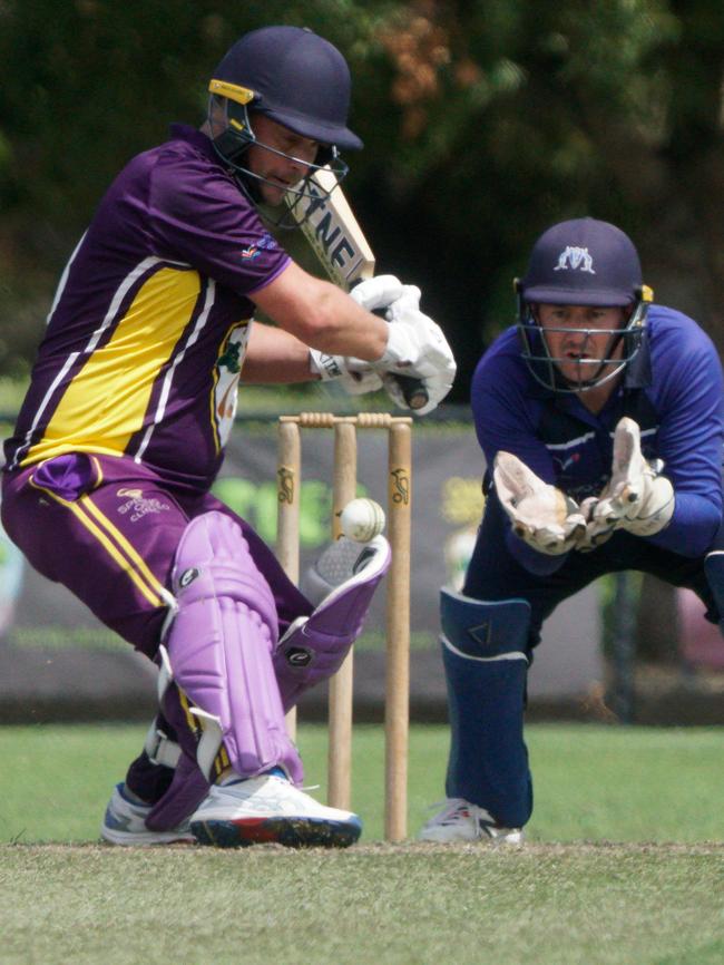 Oakleigh batter Ryan Pearson and Mt Waverley wicket keeper Ben Hocking. Picture: Valeriu Campan