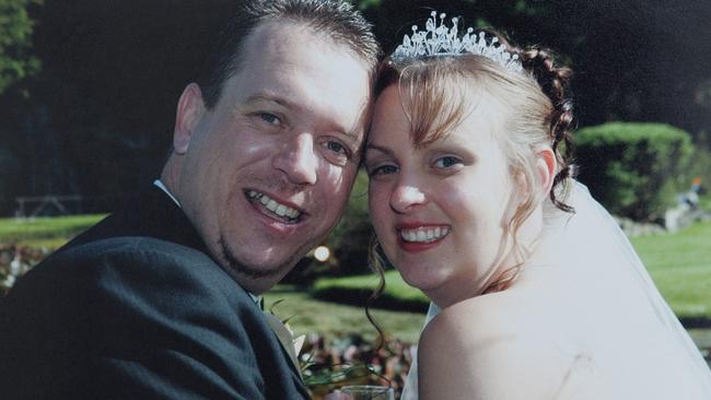 Bigamist committed suicide after third wife discovered he was looking ...