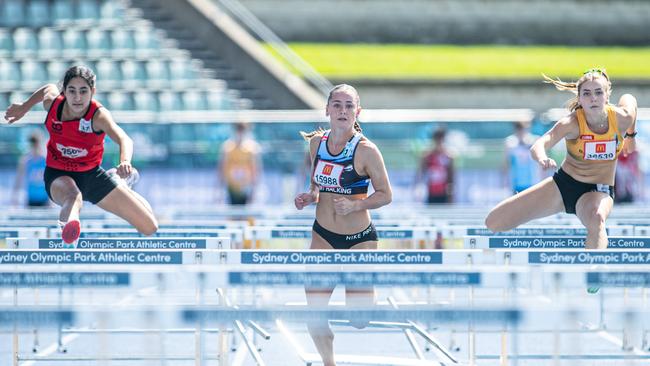 The U17 110m hurdles final. Picture: Julian Andrews