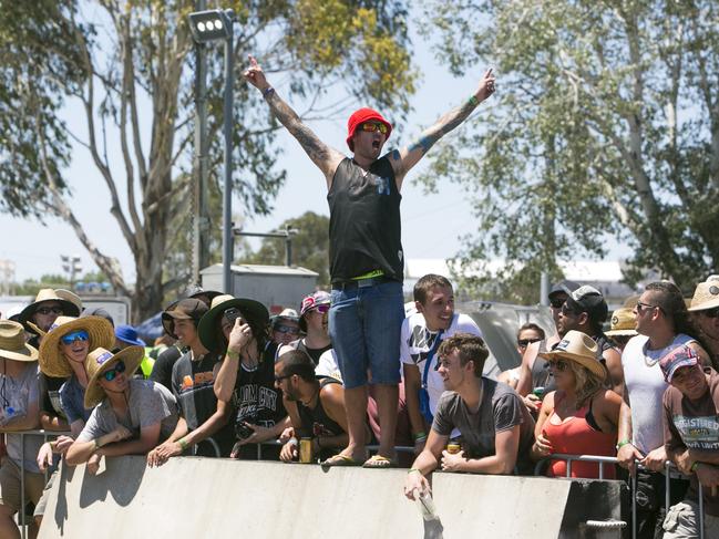 SUNDAY TELEGRAPH SPECIAL. A Spectator eggs on a driver to preform a burnout on tough street at Summernats 31. Photo: Keegan Carroll