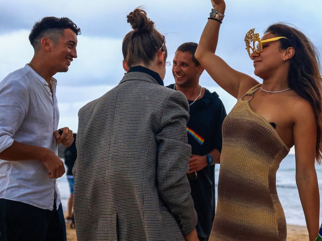 SYDNEY, AUSTRALIA - JANUARY 01: A woman dances as the sun rises at Bondi beach on January 01, 2024 in Sydney, Australia. Revellers turned out in large numbers to celebrate the new year in Australia. (Photo by Jenny Evans/Getty Images)