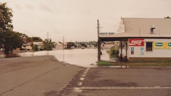 Lambeth's store on Derby Street in the 1991 floods.