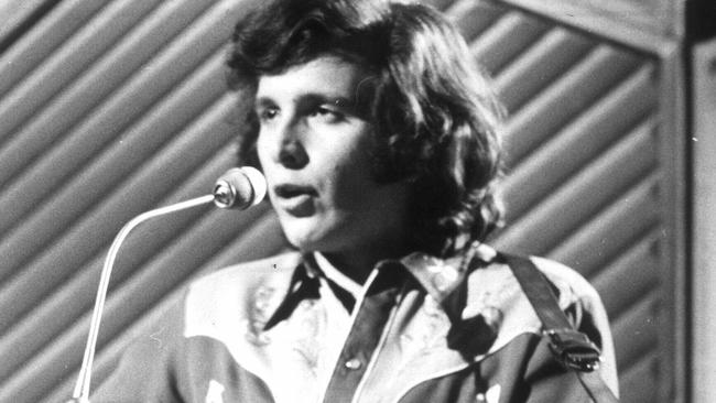 American singer Don McLean is one of the guest stars in this week's "They Sold A Million" show on BBC-2, Sunday, April 1st. Universal PictorialPress Photo. b/w. p/. 1973 photo. /music /musicians