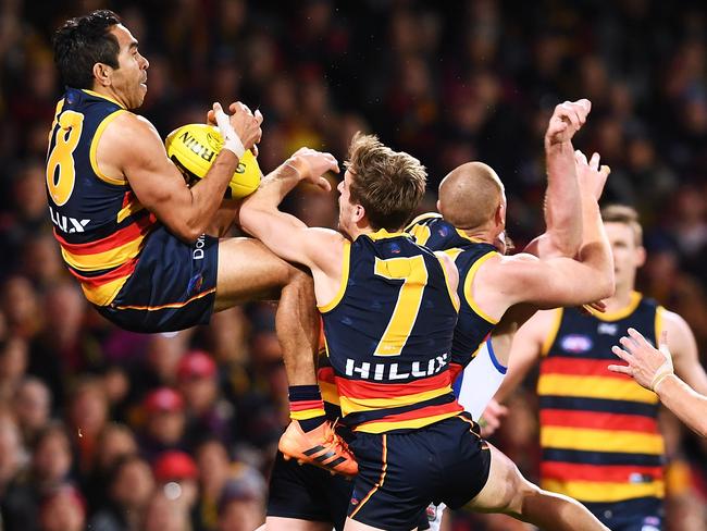 Eddie Betts hauls in a final-minute hanger to secure the Crows victory. Pic: Getty Images