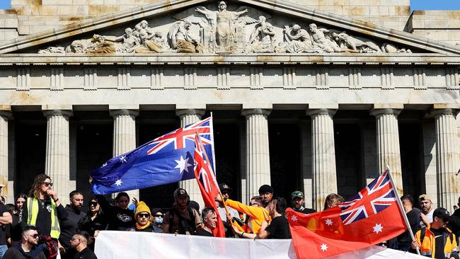 Protestors take over the Shrine of Remembrance to protest anti-vaccination and lockdowns in Melbourne. Picture : NCA NewsWire / Ian Currie