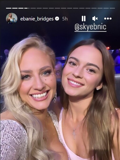 Ebanie Bridges and Skye Nicolson ringside. Photo: Instagram, @ebanie_bridges.