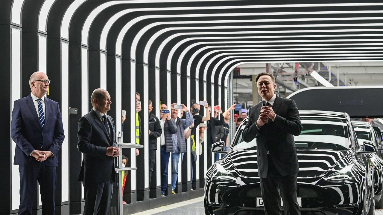 Tesla CEO Elon Musk with German Chancellor Olaf Scholz at Tesla's "Gigafactory". Picture: AFP