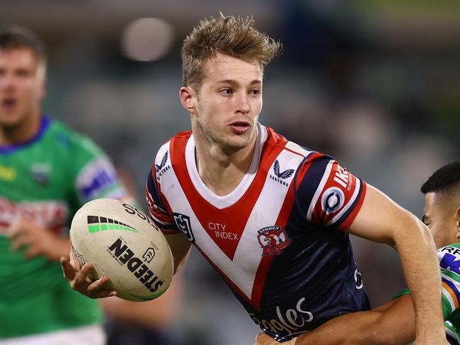 CANBERRA, AUSTRALIA - JUNE 05: Sam Walker of the Roosters looks to offload during the round 13 NRL match between the Canberra Raiders and the Sydney Roosters at GIO Stadium, on June 05, 2022, in Canberra, Australia. (Photo by Mark Nolan/Getty Images)