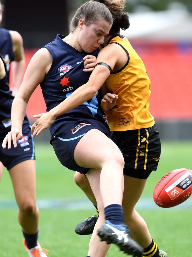 Britney Gutknecht in action for Vic Metro.