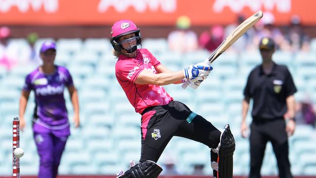 SYDNEY, AUSTRALIA — DECEMBER 23: Ellyse Perry of the Sixers bats during the Women's Big Bash League match between the Sydney Sixers and the Hobart Hurricanes at Sydney Cricket Ground on December 23, 2017 in Sydney, Australia. (Photo by Brett Hemmings/Getty Images)