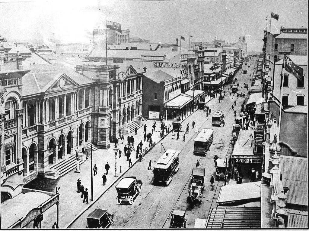 View of the GPO and trams on Queen St looking west