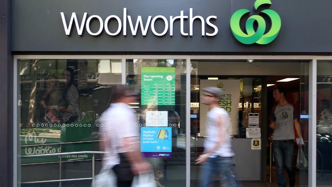 Northern Watch Commander Sonia Kennon alleged a 25-year-old man and a 40-year-old man tried to flag down a 39-year-old Darwin Woolworths worker.