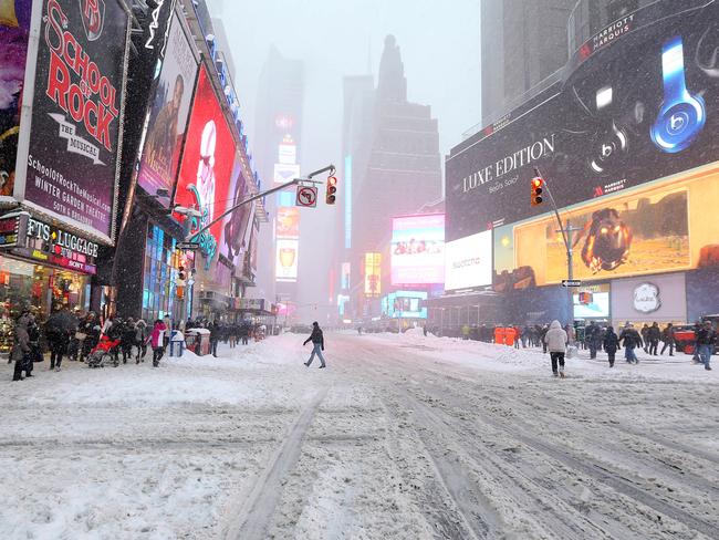 Daily Telegraph photographer Nathan Edwards braves the blizzard during ...