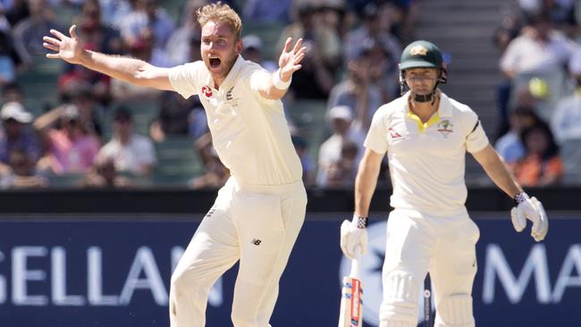 Stuart Broad appeals for lbw against Shaun Marsh Picture: Michael Klein.