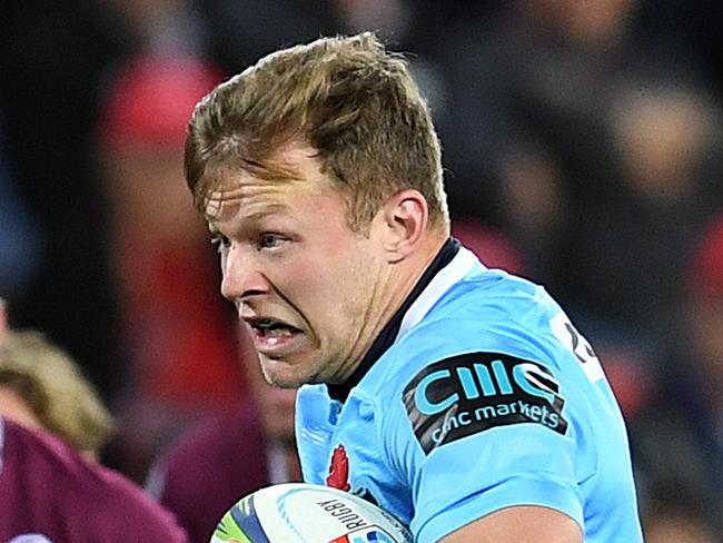 Cam Clark of the Waratahs (centre) in action during the Round 16 Super Rugby match between the Queensland Reds and the NSW Waratahs at Suncorp Stadium in Brisbane, Saturday, June 2, 2018. (AAP Image/Dan Peled) NO ARCHIVING, EDITORIAL USE ONLY