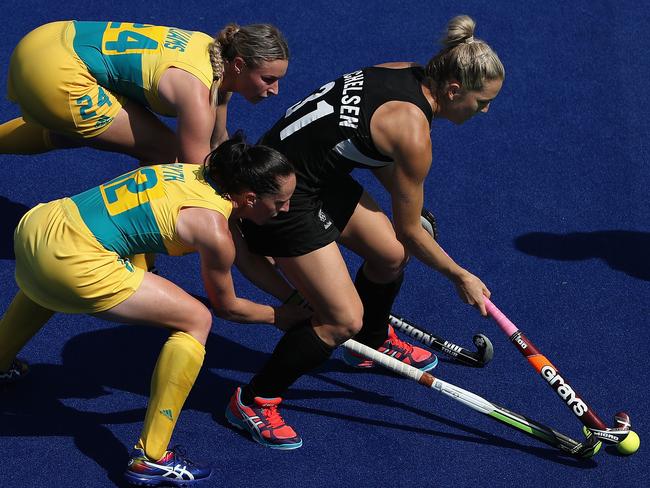 Stacey Michelsen keeps the Aussie defence at bay.