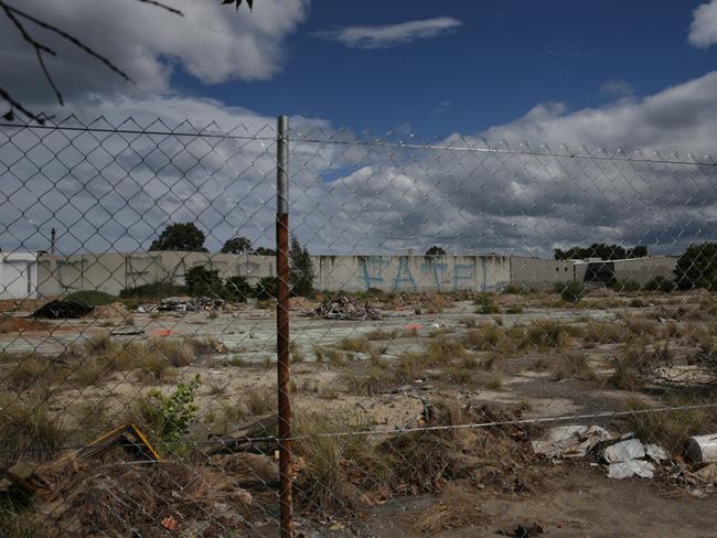 Parents of Pagewood Public School students have raised health concerns over a development across the road from their School, which they have claim has toxic soil and asbestos.