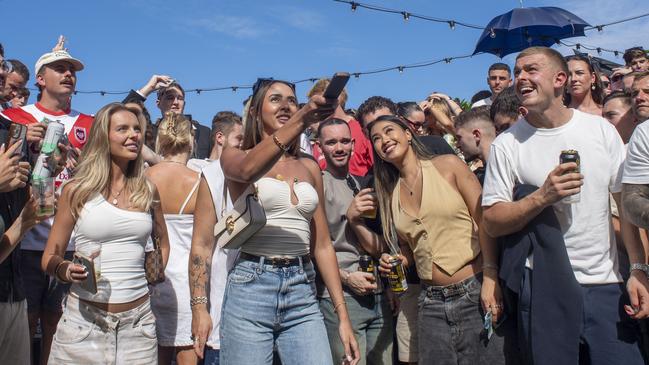 Aussies have flocked to pubs to play two-up on Anzaac Day. Picture: NewsWire / Simon Bullard.