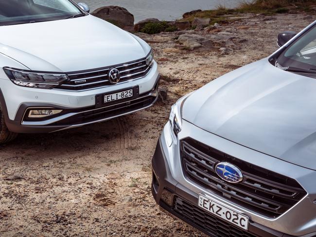 Photo of comparison test between Subaru Outback and Volkswagen Passat All Road