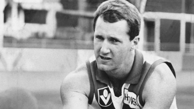 Sydney Swans player and businessman Tony Smith playing AFL in 1986. Picture. Barry McKinnon.