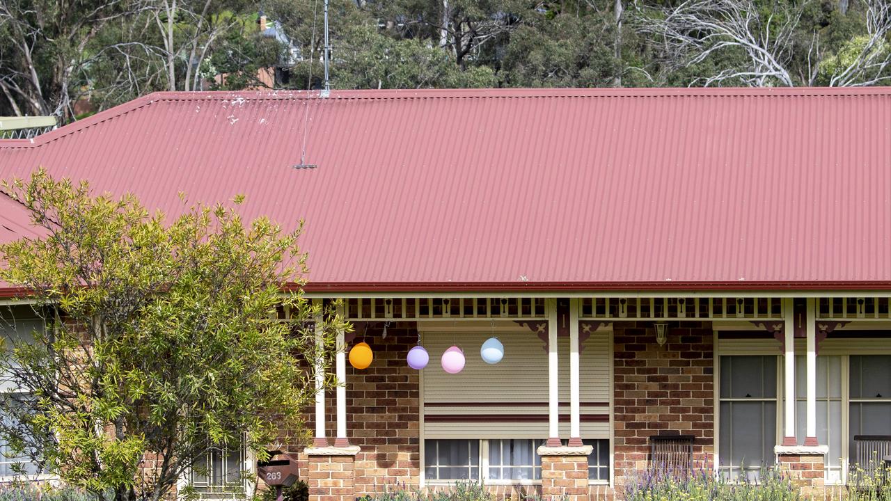 Balloon tributes around town. Picture: NCA NewsWire / Simon Bullard