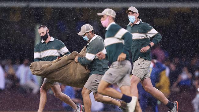 SCG ground staff. Photo by Mark Kolbe/Getty Images