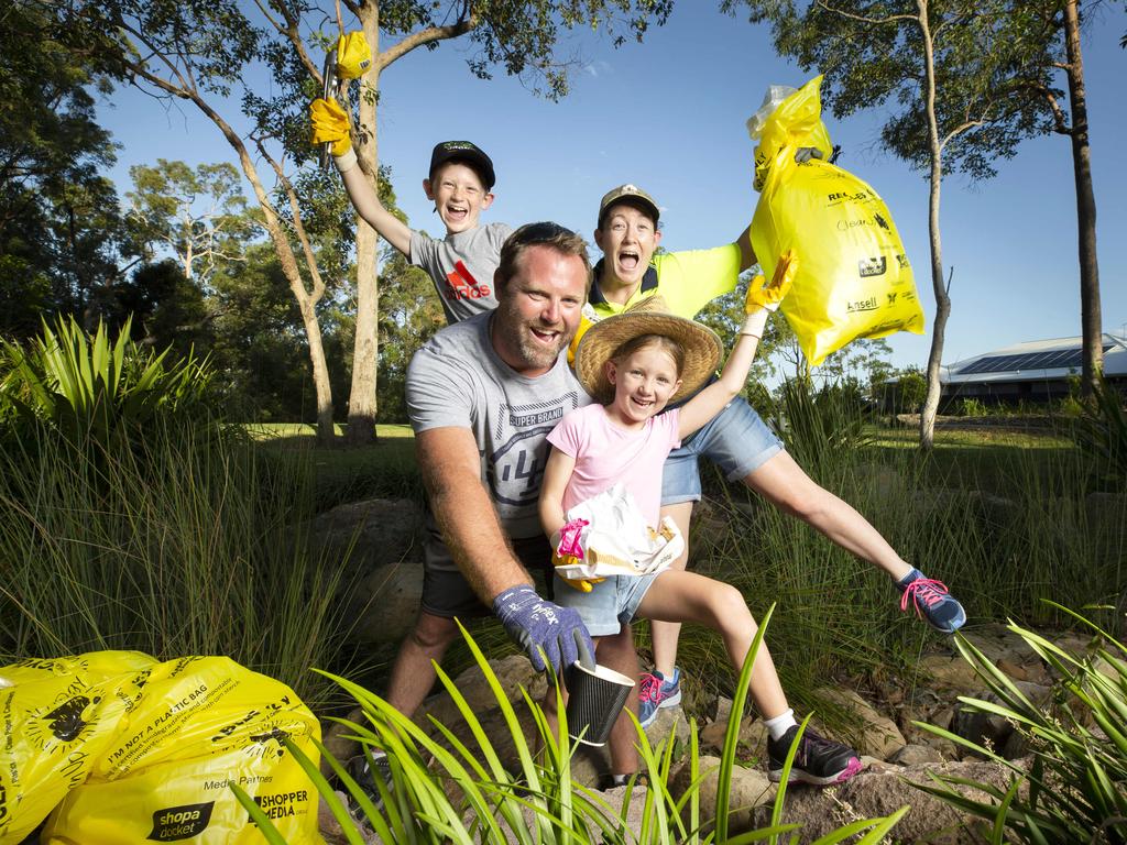 Brookhaven Clean Up Australia Day. Liz and Tony Mercer with their children Lachlan (age 9) and Abigail (age 6) from Brookhaven, Bahrs Scrub, Friday, March 5, 2021 - Picture: Renae Droop/RDW Photography