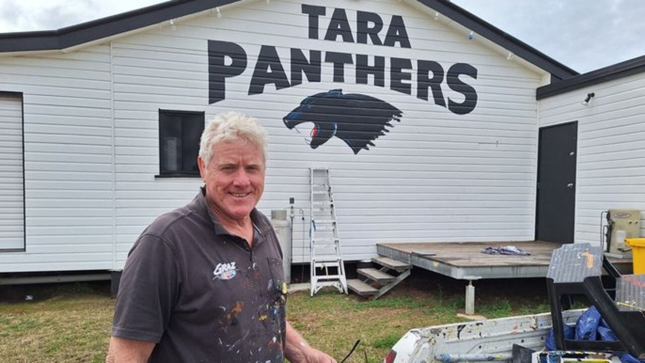 Dalby artist Graeme ‘Graz’ McCullough has returned to the Tara Panthers’ clubhouse for a fresh coat of pain, 30 years after he was last there.