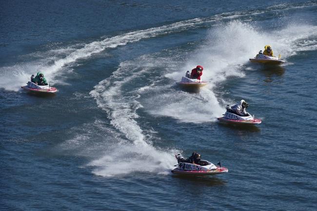 Powerboat racing started in 1952 and today over 4,500 races are held annually in Japan