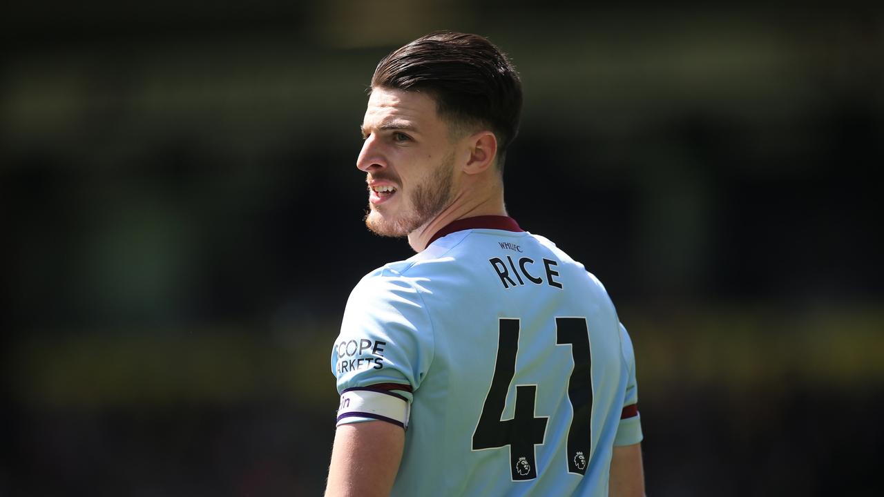 NORWICH, ENGLAND – MAY 08: Declan Rice of West Ham United looks on during the Premier League match between Norwich City and West Ham United at Carrow Road on May 08, 2022 in Norwich, England. (Photo by Stephen Pond/Getty Images)