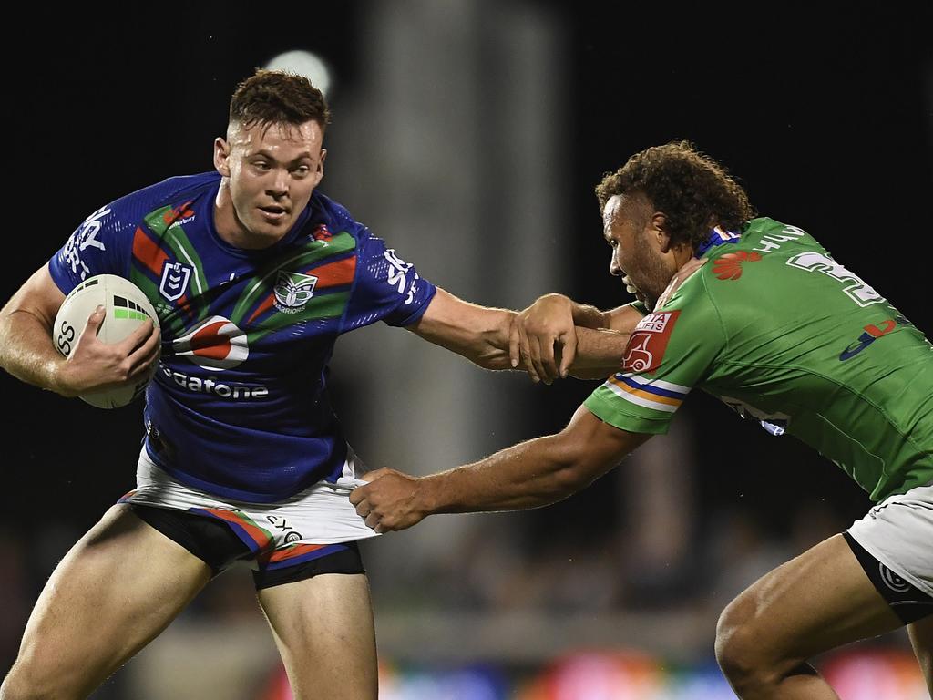 <p>MACKAY, AUSTRALIA - AUGUST 27: Rocco Berry of the Warriors is tackled by Sebastian Kris of the Raiders during the round 24 NRL match between the New Zealand Warriors and the Canberra Raiders at BB Print Stadium, on August 27, 2021, in Mackay, Australia. (Photo by Ian Hitchcock/Getty Images)</p>