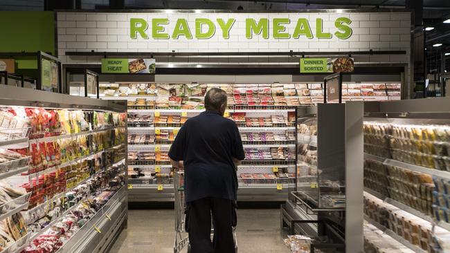 Analysts expect Woolworths to post stronger store sales for the second quarter, extending its wins over Coles to five consecutive quarters