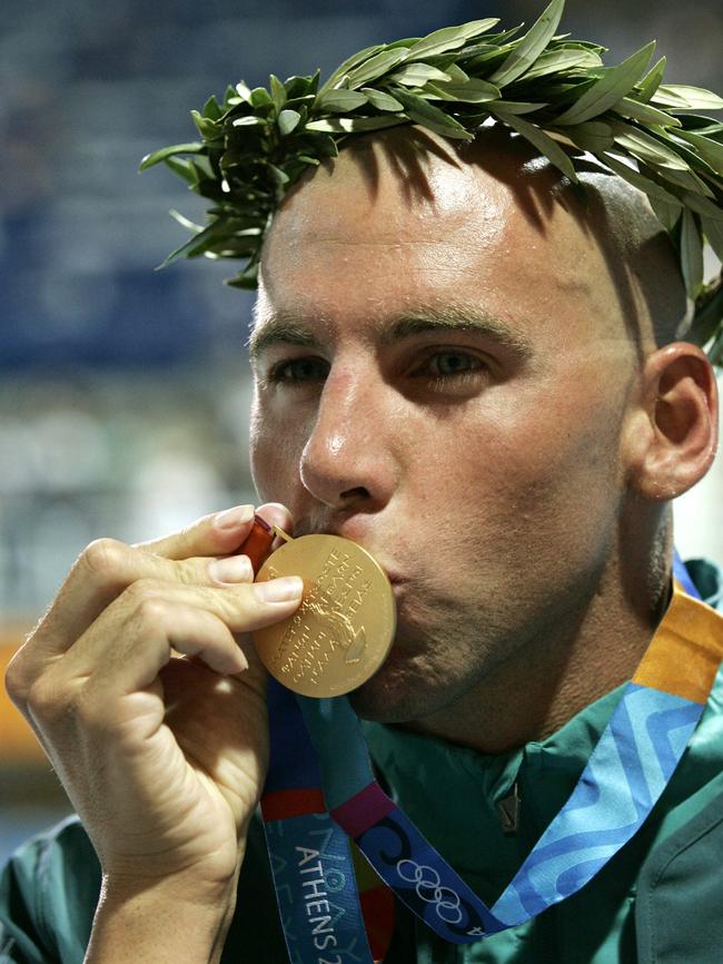 Grant Hackett of Australia kisses his gold medal after winning the 1500 men’s freestyle at the 2004 Athens Olympic Games.