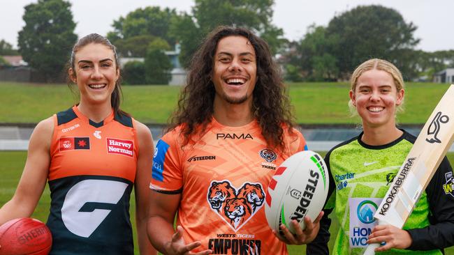 Weekend Telegraph. 19, November, 2024.(Story- Women in Sport). Eilish O'Dowd (AFLW) Jerome Luai and Phoebe Litchfield (WBBL) at Henson Park, Marrickville, today.Picture: Justin Lloyd.