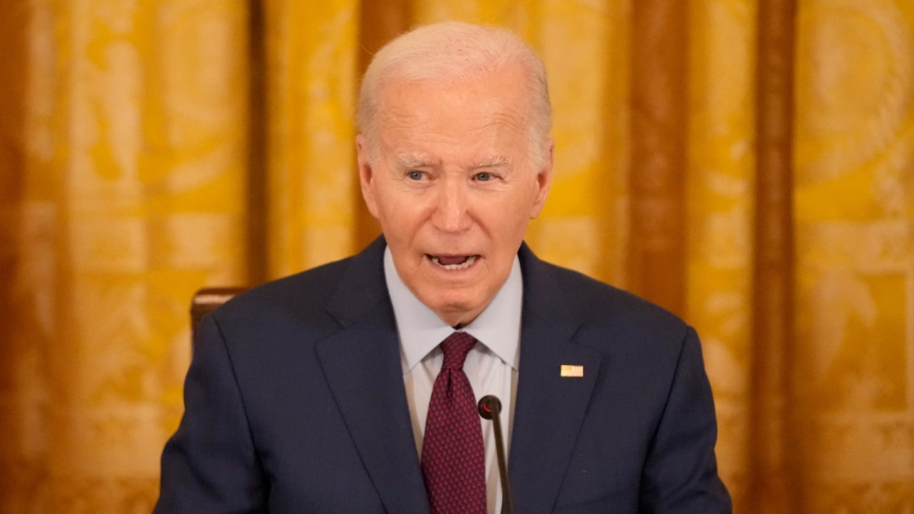 ‘Embarrassing’: Joe Biden sits dazed and confused while ignoring ...