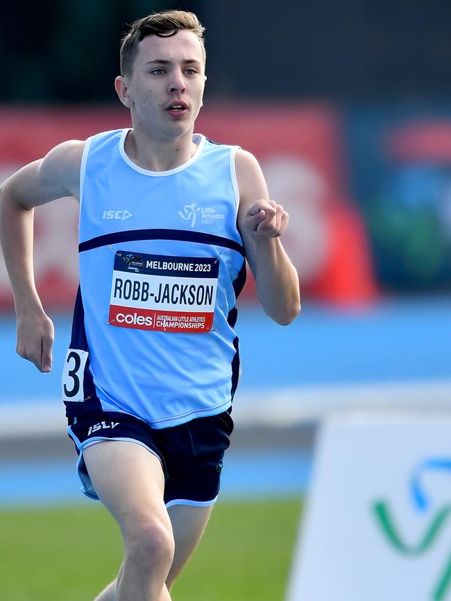 Cooper Robb-Jackson (NSW) in the MC2 800m.