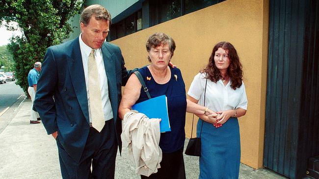 Lyn’s siblings Gregory Simms and Pat Jenkins (C), attend Glebe Coroner's Court in 2001. Picture: Samantha Studdert