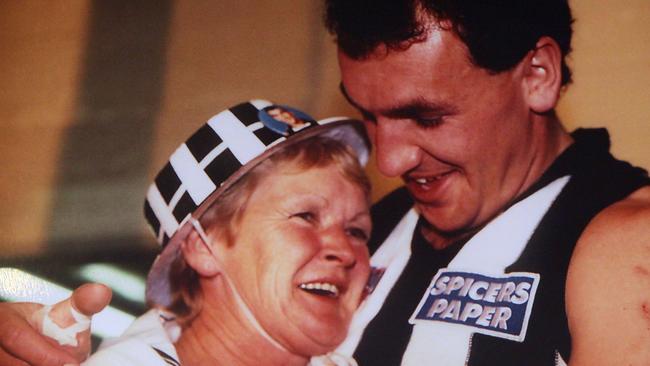 Denise and Darren hug after the Grand Final in 1990.