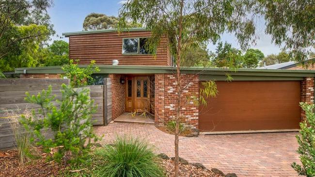 14 Wardle Close, Blackburn South, sold for $1.712m.